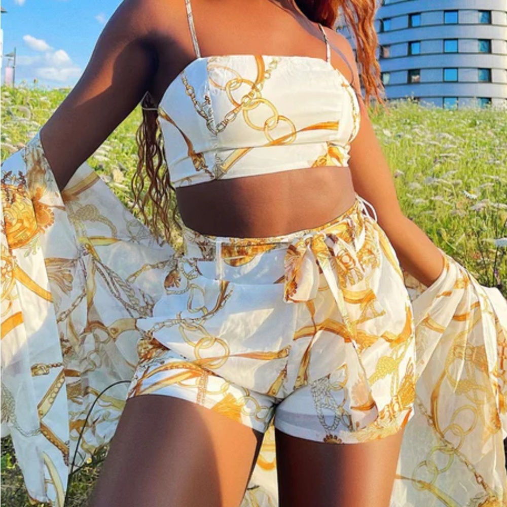 Fashion Nova White and Gold Printed Set XL